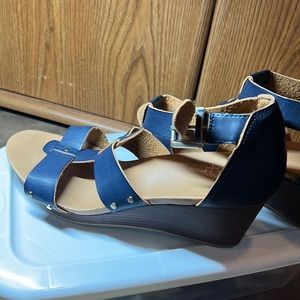 Women’s wedge heel
